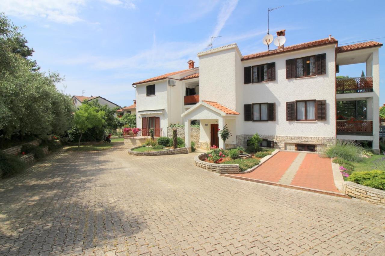 Apartment Ema Near City Center Porec Exterior photo